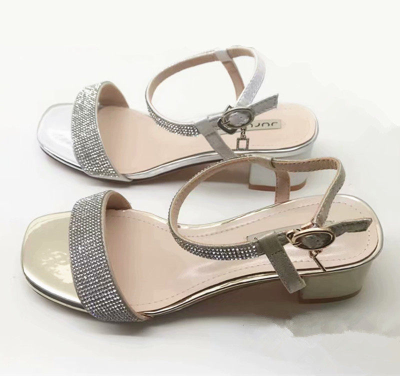 巨日女鞋2019夏季新款时尚水钻简约细带流行时装凉鞋