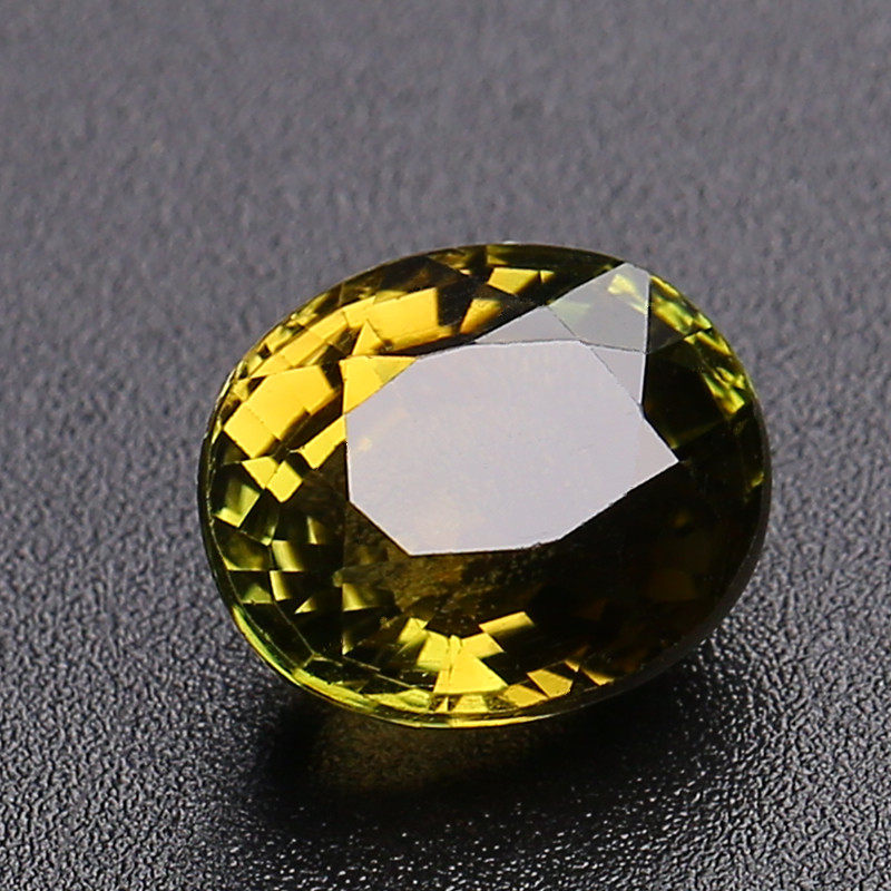 5.67克拉 天然全净黄绿色碧玺椭圆戒面 一流切工 火彩好