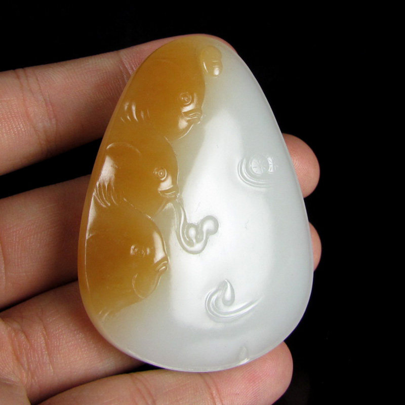 河南省玉石雕刻大师时晓铎 和田玉巧色 连年有余挂件66.01克