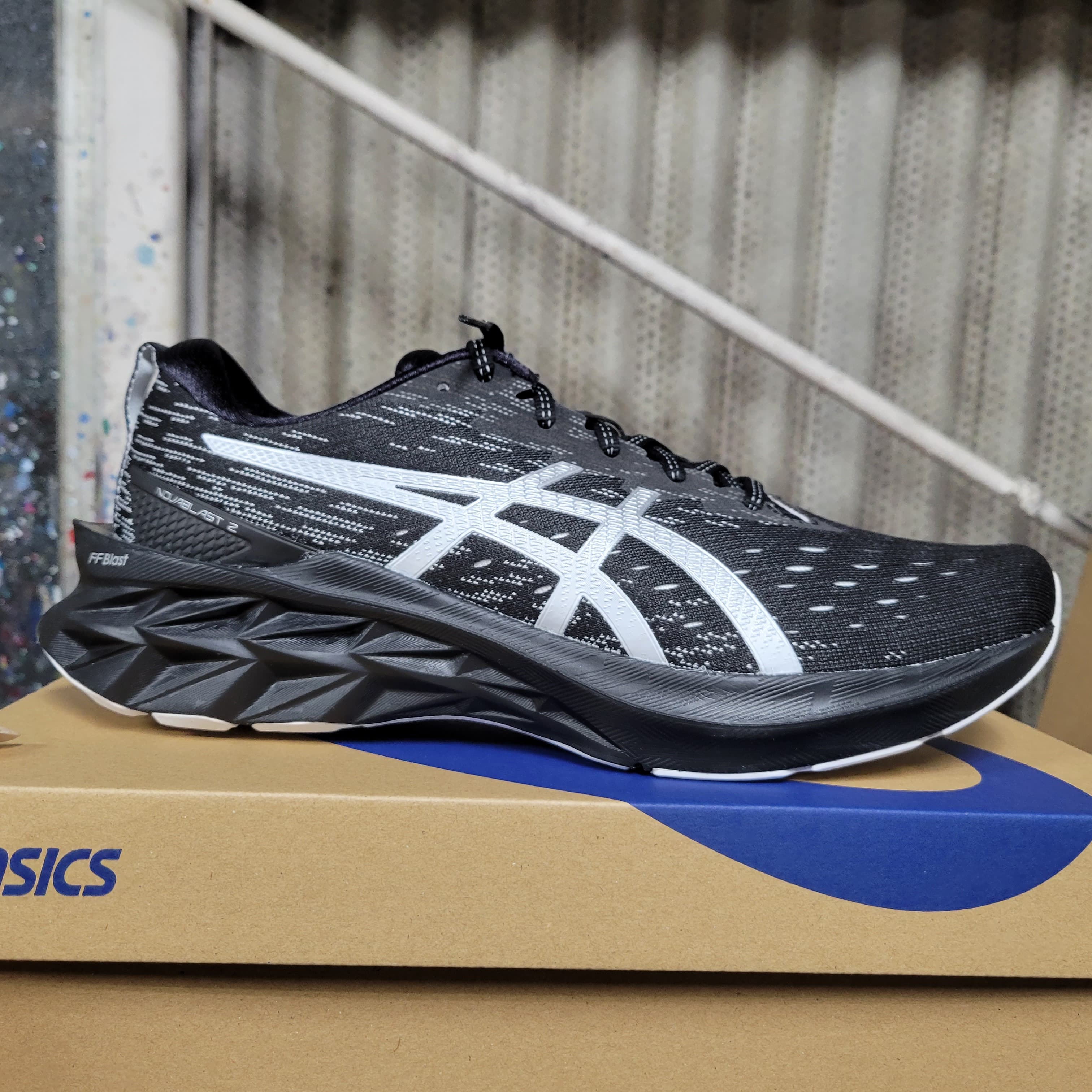 日本代购asics亚瑟士novablast联名款软弹科技缓震跑步鞋潮鞋男