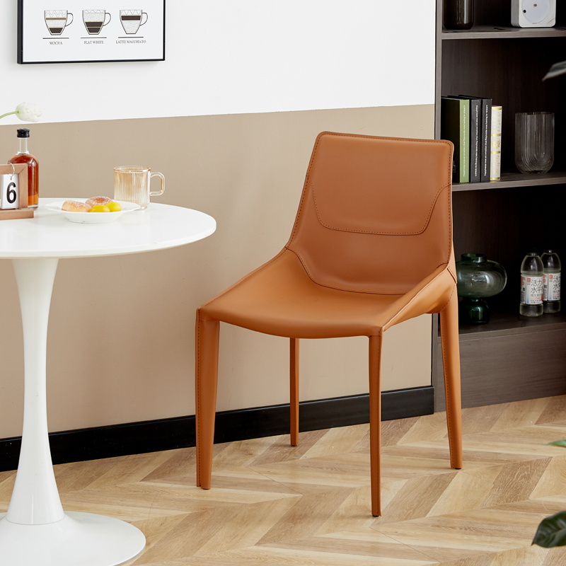 北欧轻奢马鞍皮餐椅家用现代简约靠背餐椅意式极简设计师皮质椅子