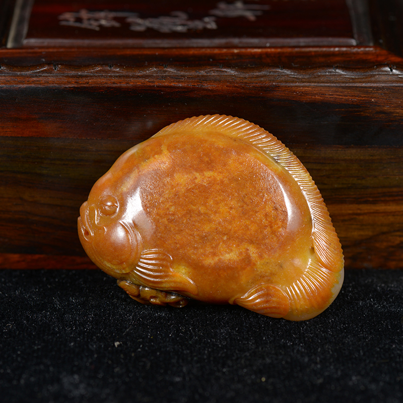 省级玉雕大师李先锋作品 和田玉籽料 带子上朝挂件 75g