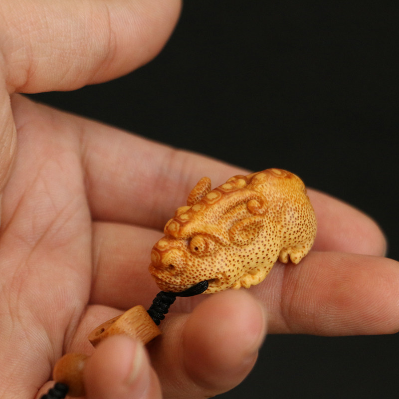 东阳老师傅纯手工雕刻老竹根三足金蟾"招财进宝"竹雕蛤蟆手把件