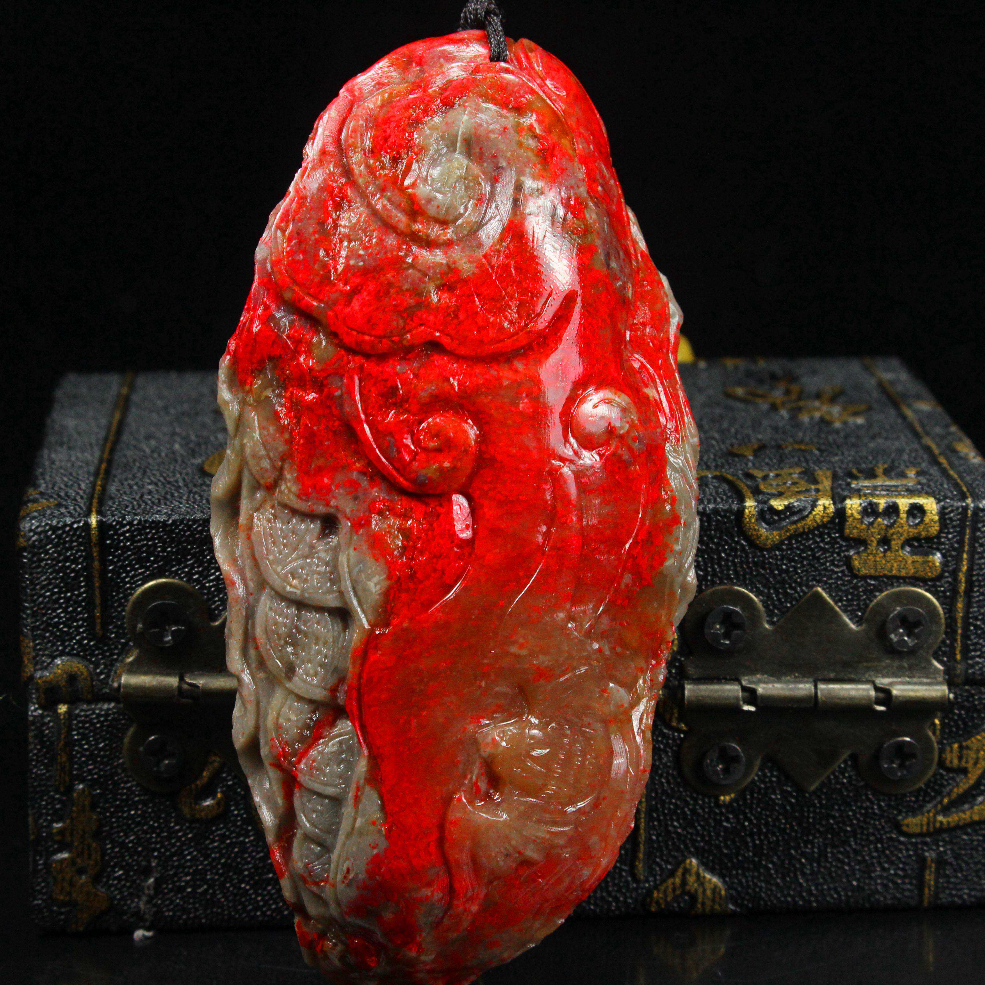 精品昌化藕粉冻鸡血石大把件《招财纳福》