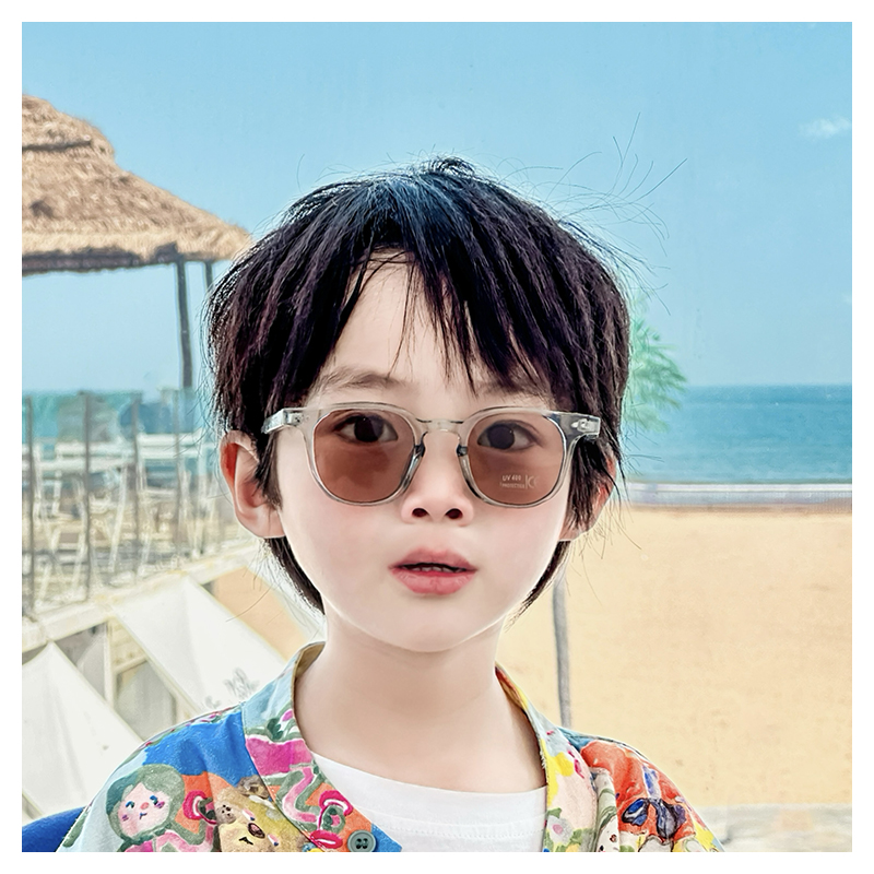 冷淡感透明框日系方形儿童墨镜超轻遮阳防紫外线尼龙偏光太阳镜
