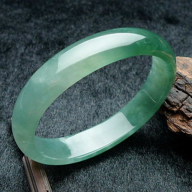 老冰种a货翡翠绿水贵妃手镯 35.22克