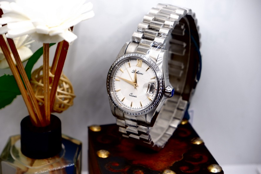 瑞士新款绿琴lukcom满天星休闲时尚正装防水男装石英表