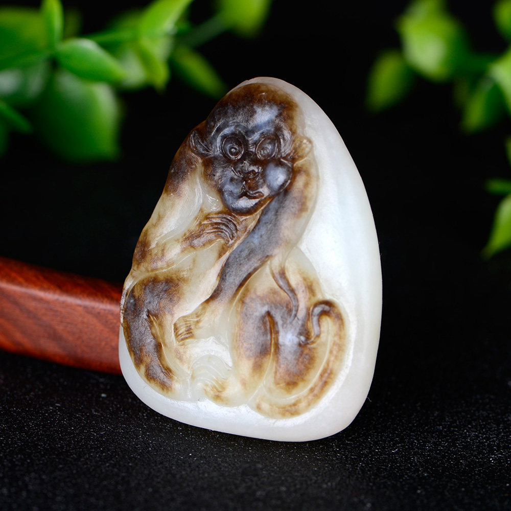 国家级玉雕大师【陶虎】工作室作品 和田玉糖白玉挂件生肖猴