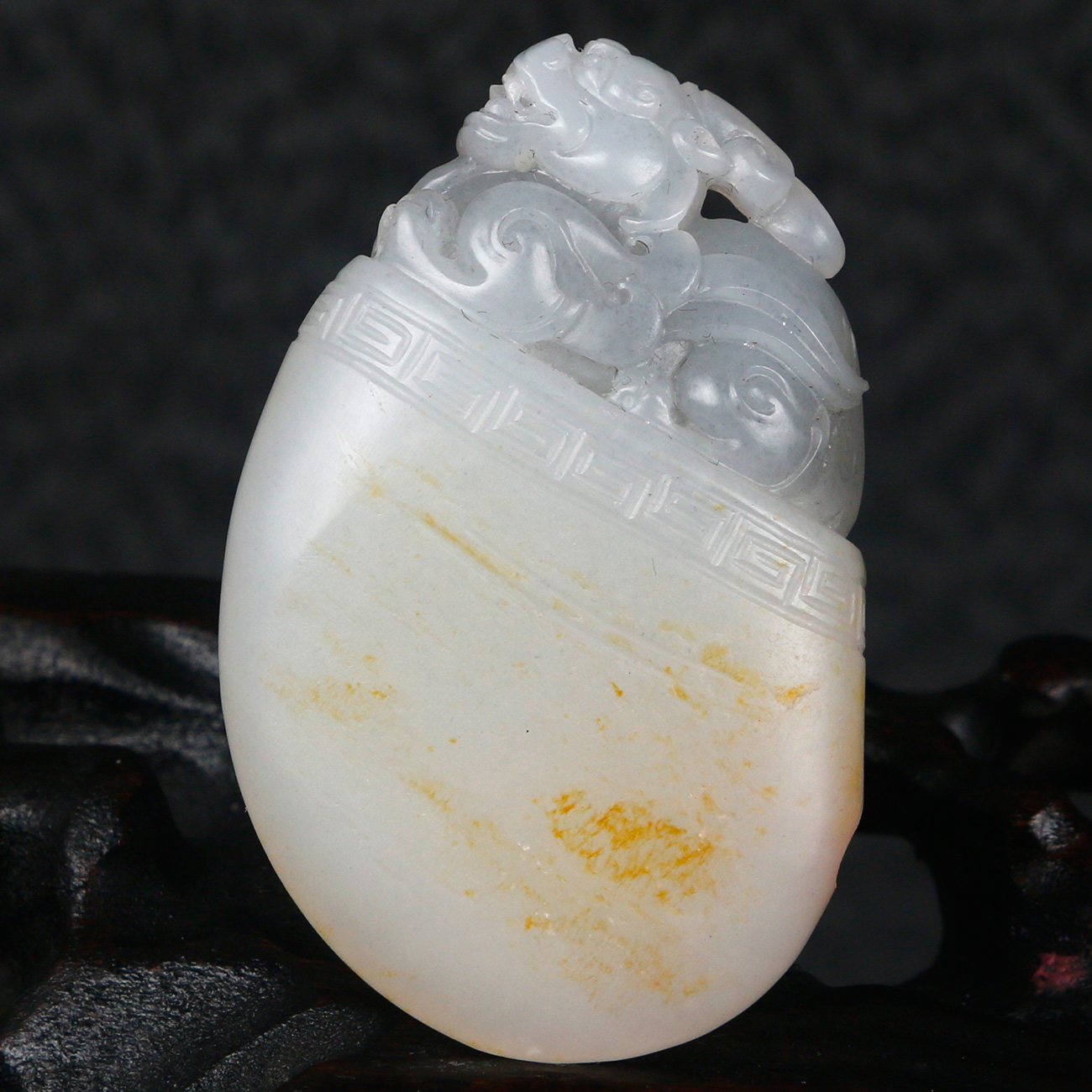 国家级玉雕大师【陶虎】作品 和田白玉籽料挂件府上有龙 50.80g