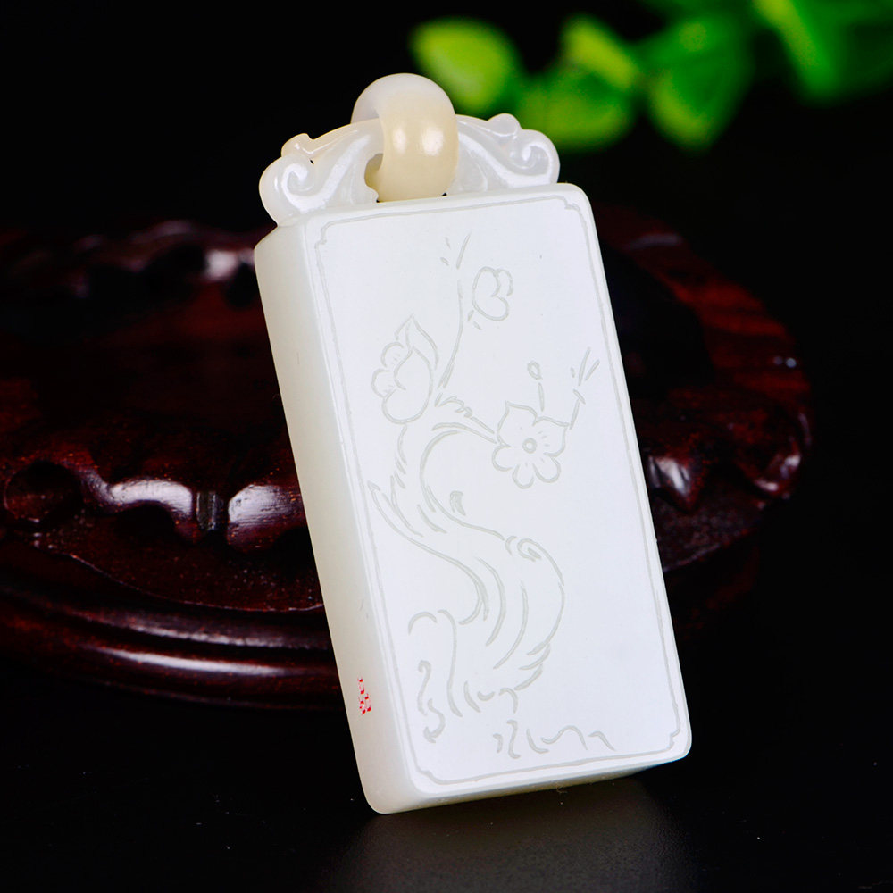 国家级玉雕大师【陶虎】工作室作品 和田玉白玉牌梅花