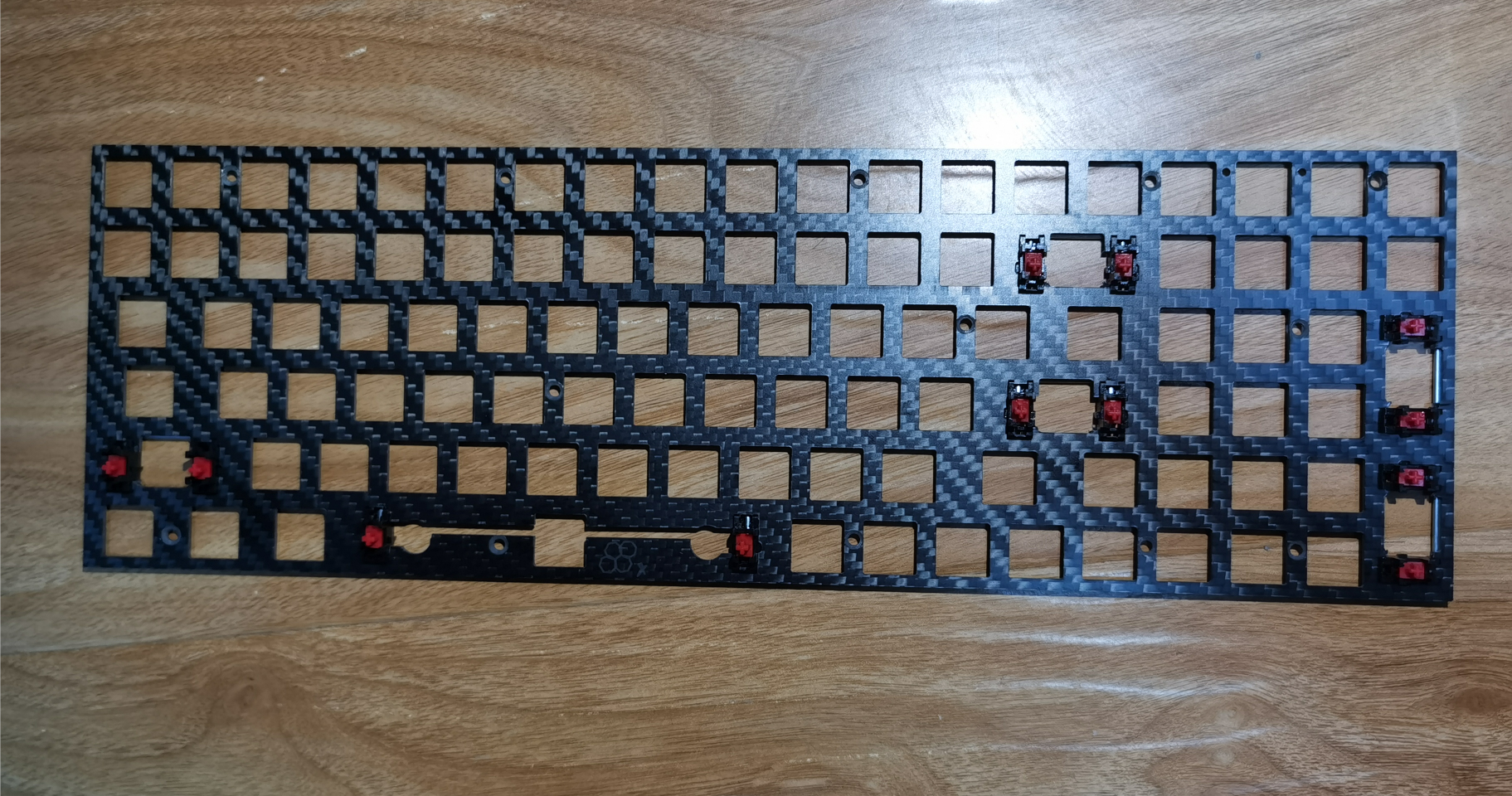 热销64键机械键盘_机械键盘专用碳纤维定位板87 60 64 96 k100 优联96