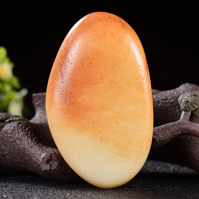 馆藏品 重器 玉龙喀什河 籽料 黄金皮 原石肉细 和田玉118.44克