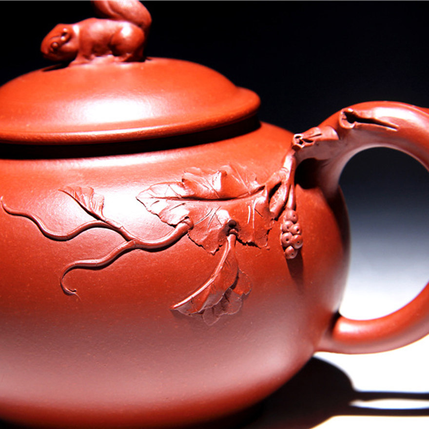 原矿大红袍《松鼠葡萄》工艺美术员 魏顺妹作品 220cc - 拍卖