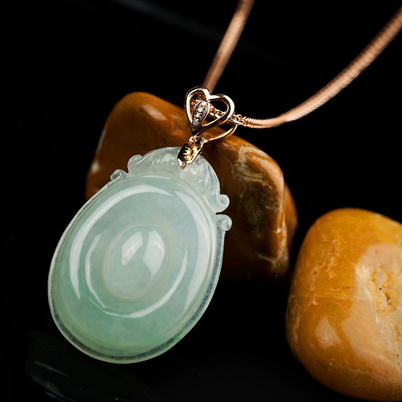 18k金镶钻冰种淡绿色翡翠福贝吊坠10.65克