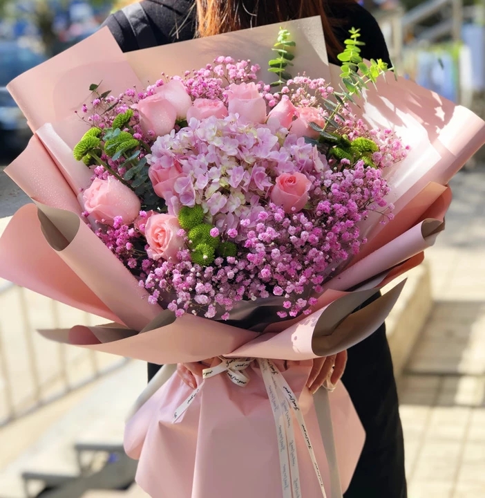 热销上海鲜花配送_上海同城鲜花速递99朵玫瑰花束创意绣球混搭花束