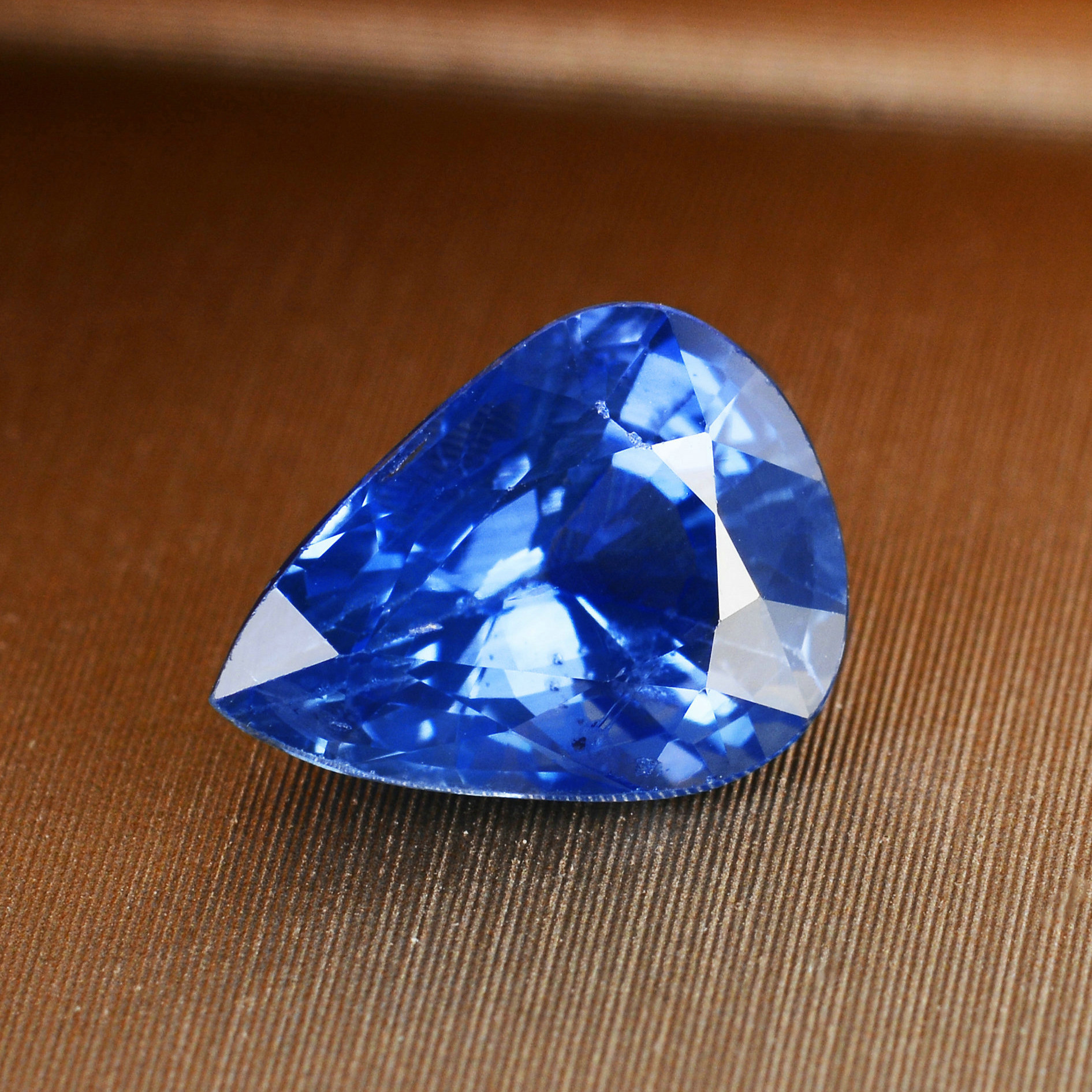2.75克拉 天然蓝宝石裸石 晶体干净 带无烧国际证书 9769