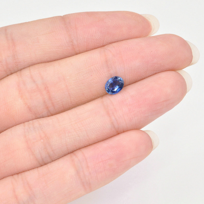 1.05克拉 天然蓝宝石 半透明 玻璃光泽 可镶嵌款式