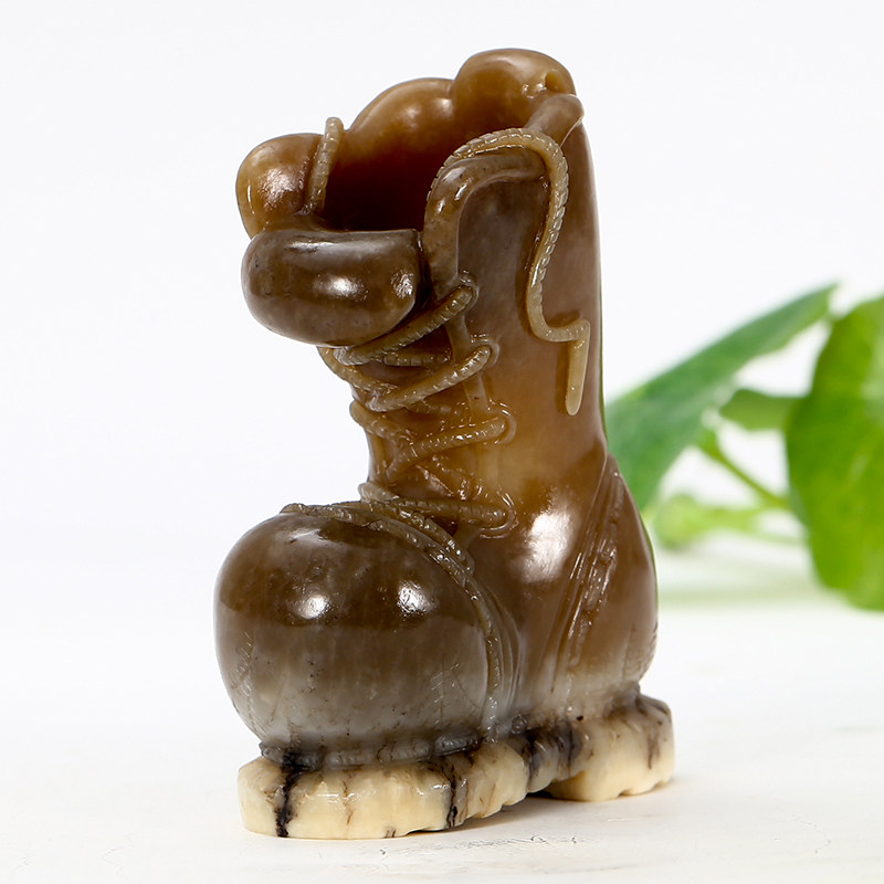 闵辉作品 115.167克 和田玉鞋靴手把件