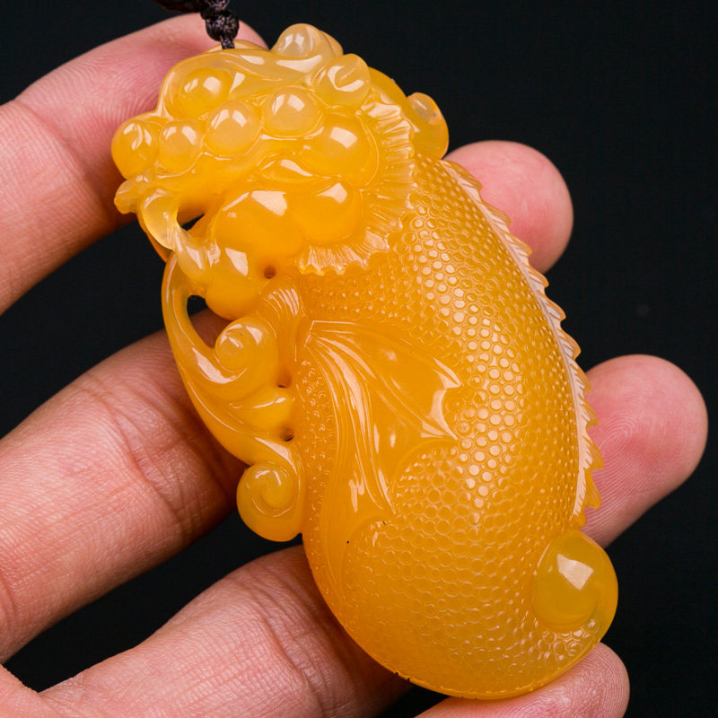 纯天然a货黄龙玉 山料【鳌鱼】挂件送挂绳 72.1g(带绳)