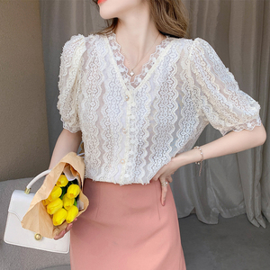 V-neck short sleeve lace shirt with patchwork