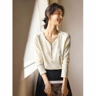 GG。长袖T恤女春秋2024新款简约风时尚显瘦V领高级小众设计感纯色