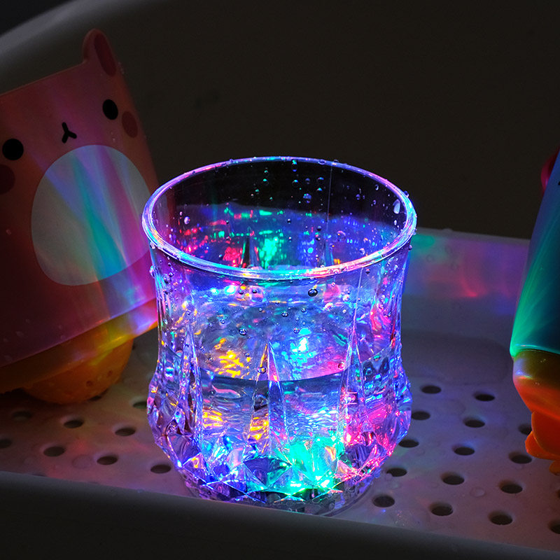 黑科技网红玩具儿童沐浴玩水浴室洗澡戏水神奇遇水发光七彩魔法杯