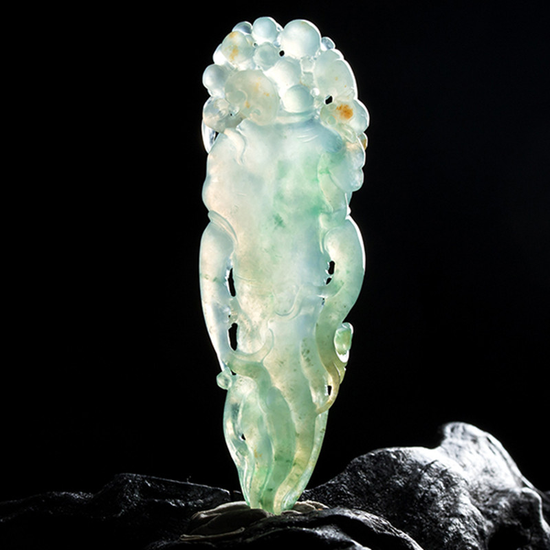 冰种三彩人参如意翡翠挂件 15.00g