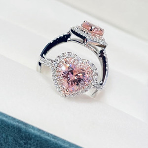 时玥指间 心形粉钻戒指女 轻奢宝石纯银婚戒时尚爱心钻石仿真钻戒