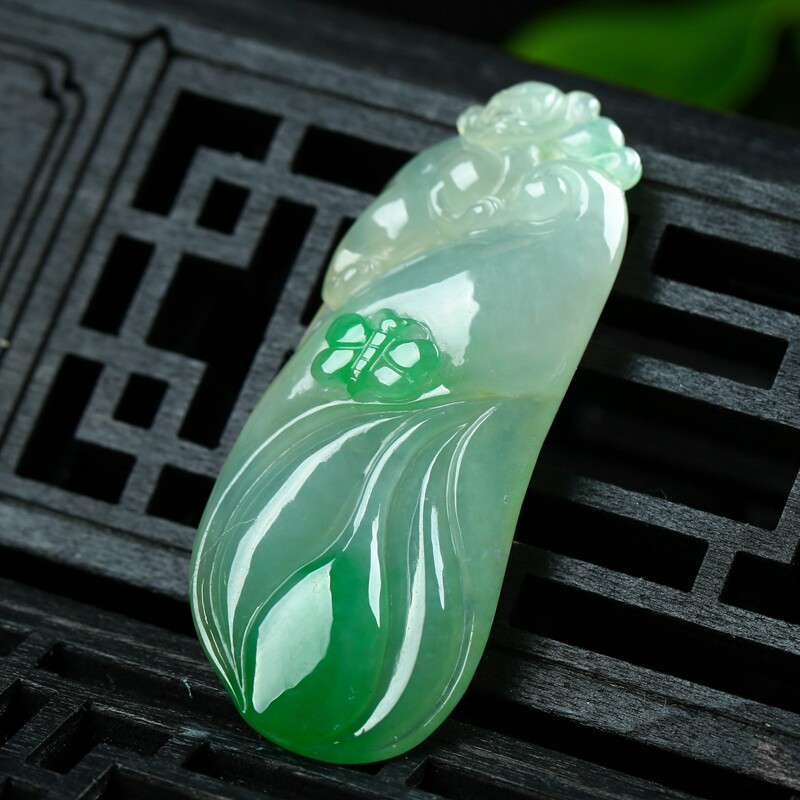 缅甸翡翠a货好种带阳绿好种兰花吊坠 9.26g