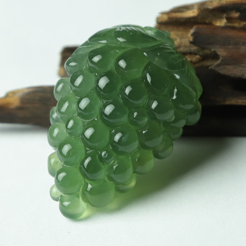 尚品美格天然玉石岫玉吊坠 精品原石手雕男女士葡萄 挂件毛衣链