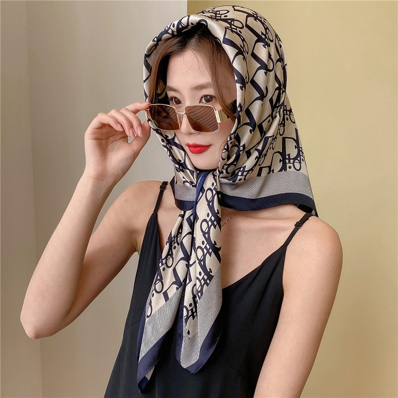 大方巾丝巾女春秋冬款洋气时尚搭配衬衫高级感妈妈头巾女包头防晒