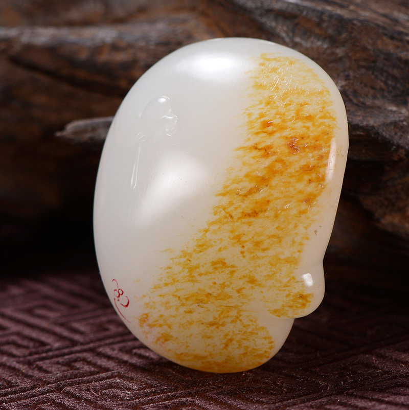 语石良园 玉雕大师李俊杰作品 和田玉白玉天然红皮持莲观音