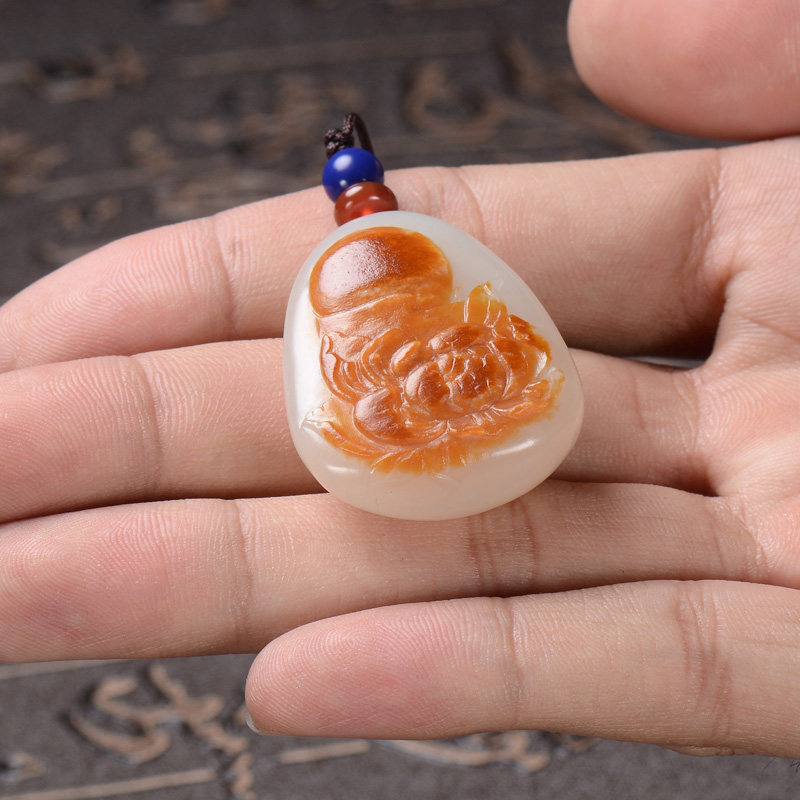 玉雕名家王哲作品 和田玉 莲花挂件 24g 语石良园