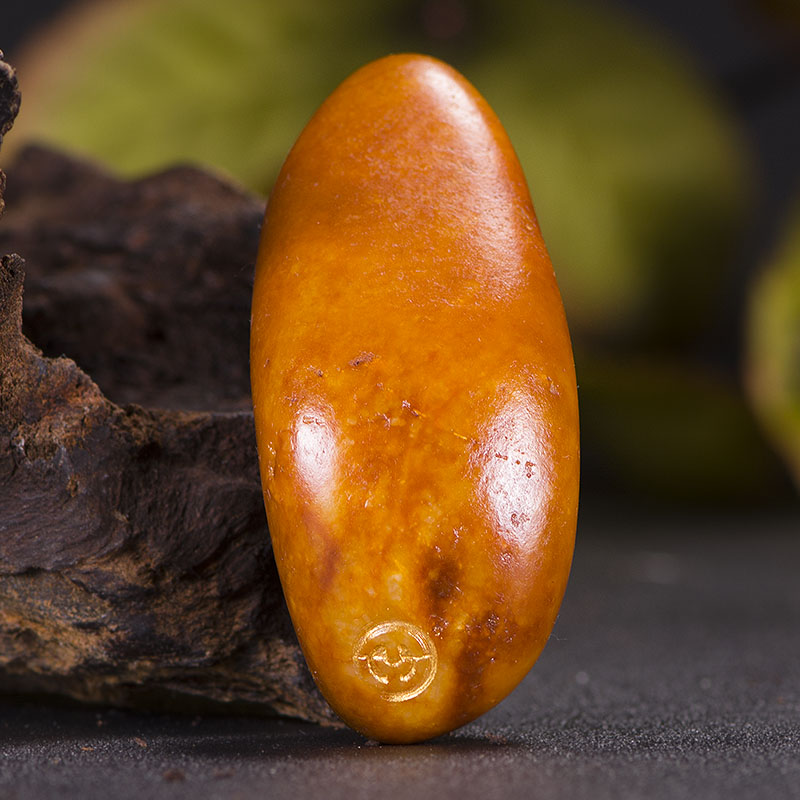 【典藏精品】省级大师王哲作品 和田玉黄沁籽料连年有余挂件