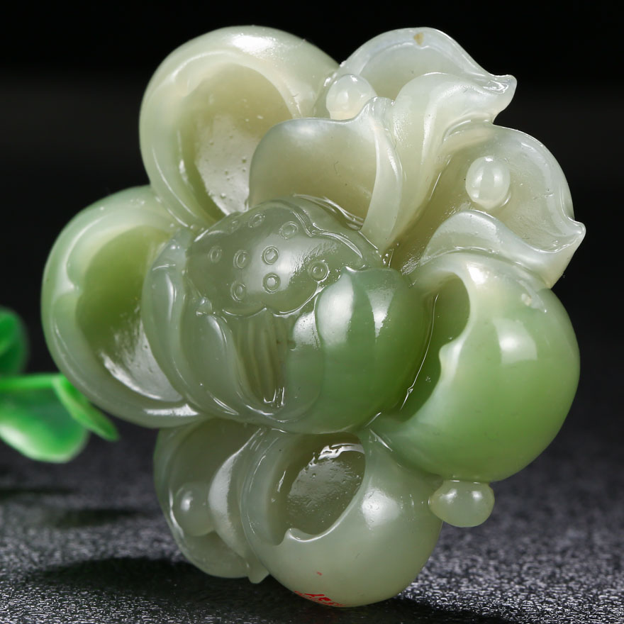 【荷花】王晓义玉雕工作室出品 和田玉挂件 67.60g me1462