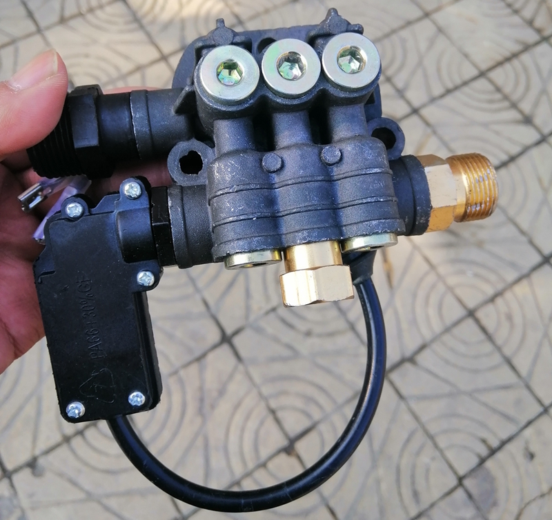 淼霸m1手提式清洗机泵头配件m8家用洗车机泵盖组件关抢停机开关