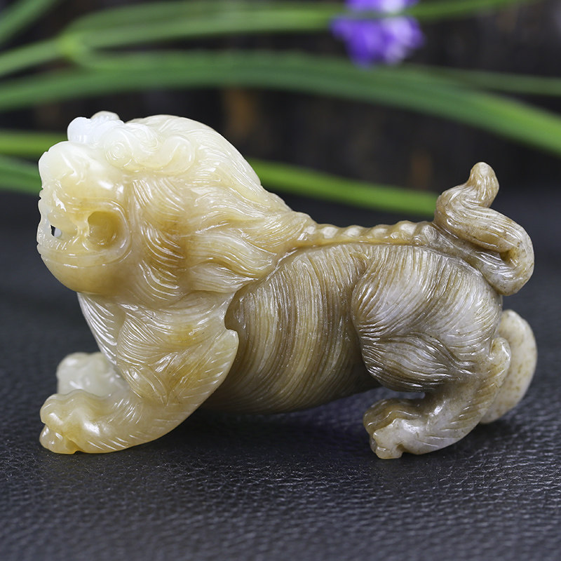 和田玉手把件狮子 152.337克