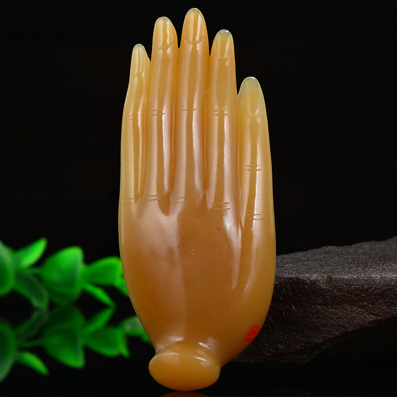 河南省玉石雕刻大师杨三喜 和田玉 糖白玉 手握乾坤 76.1433g