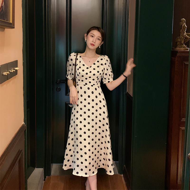 雪纺波点连衣裙v领