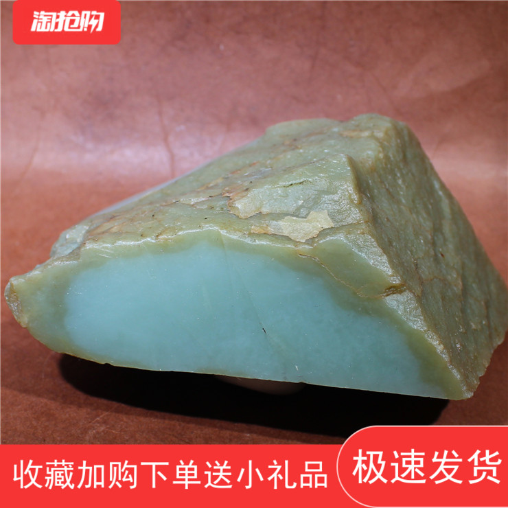 1011克新疆且末沙枣青青玉山料原石雕工作料油性好天然玉石摆件籽