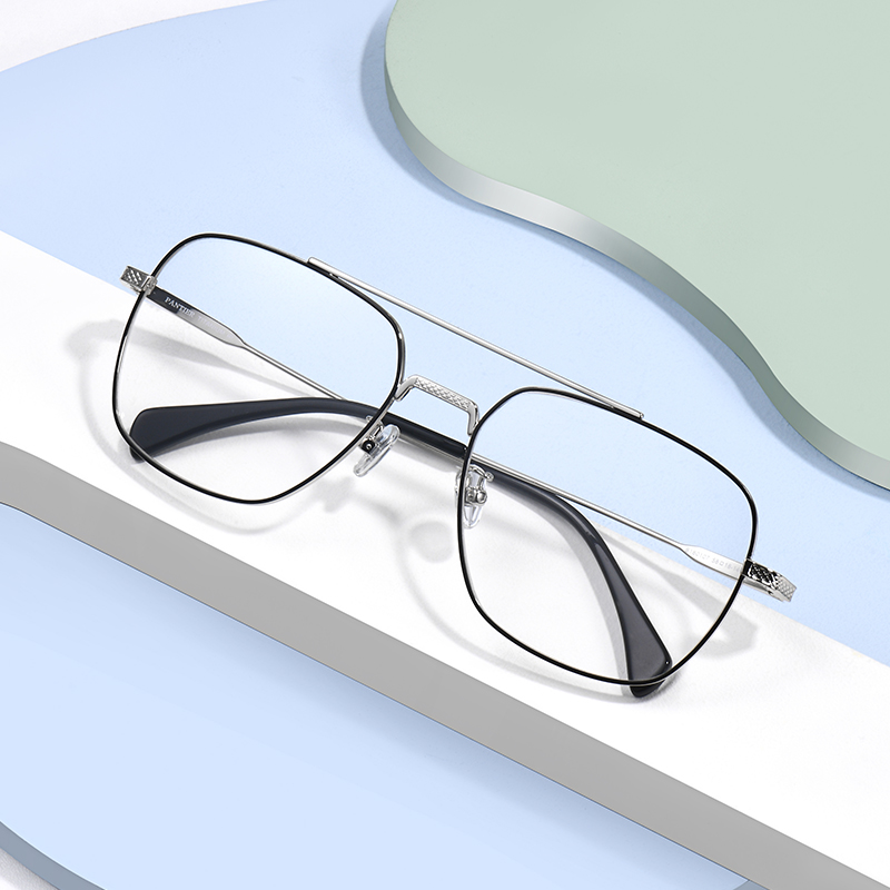 班地亚旗舰店的优惠券大全—超轻纯钛双横梁大框近视眼镜男潮变色网上