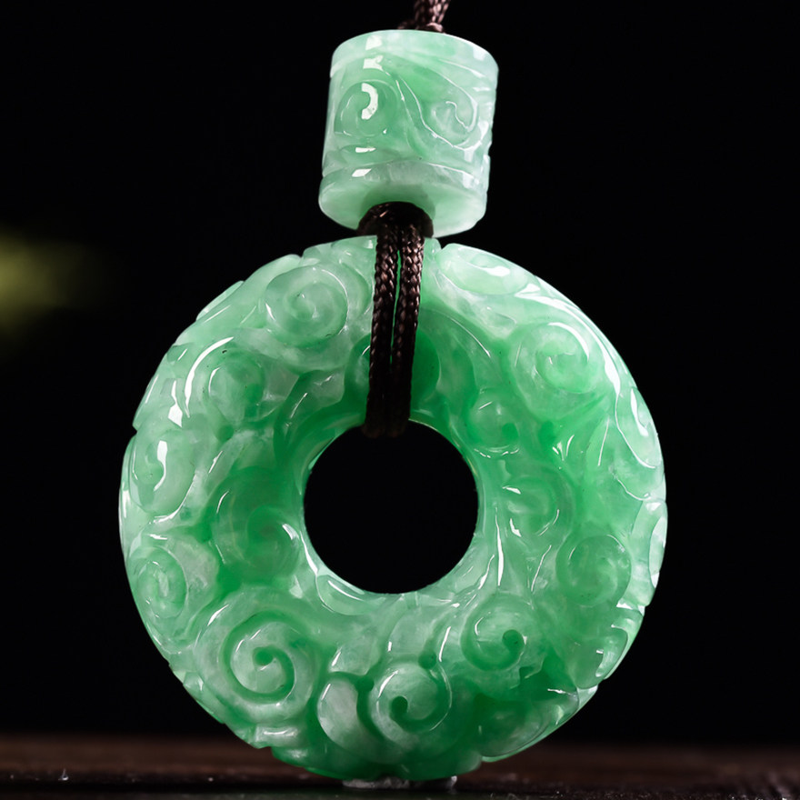 天然a货翡翠浅绿色雕花平安扣吊坠15.17克(连绳重)