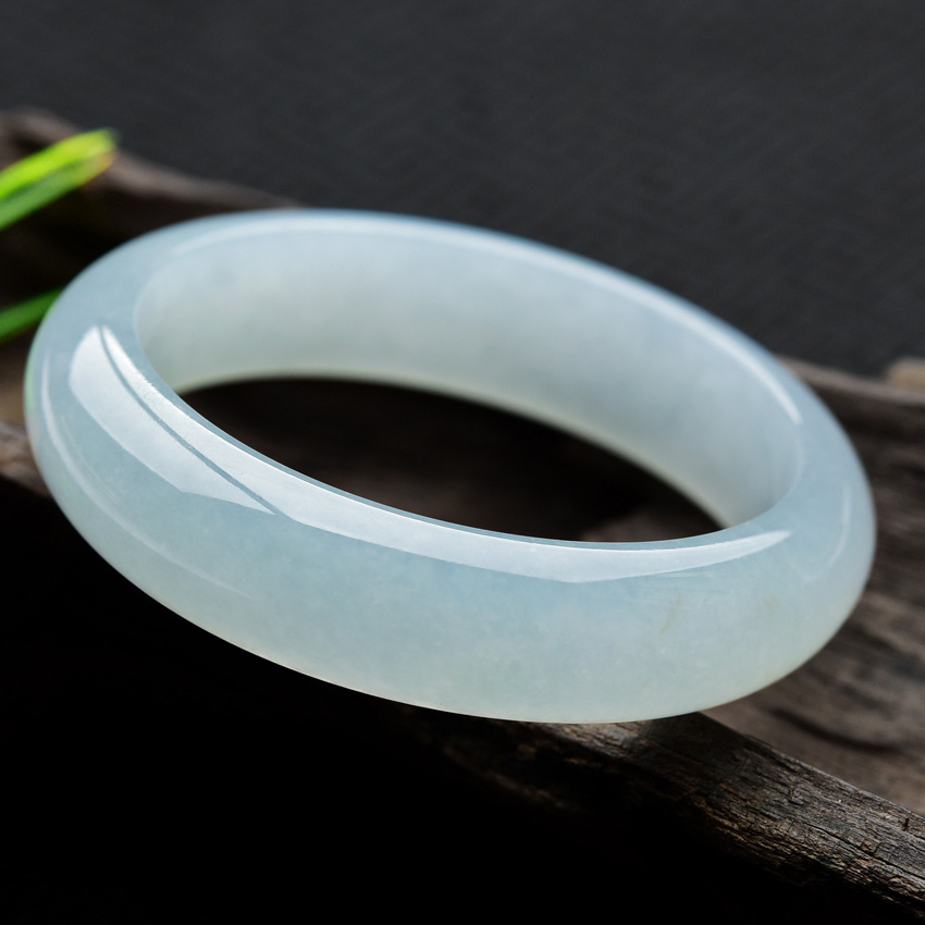 b065 冰种翡翠手镯 62.1克 内径54.5mm