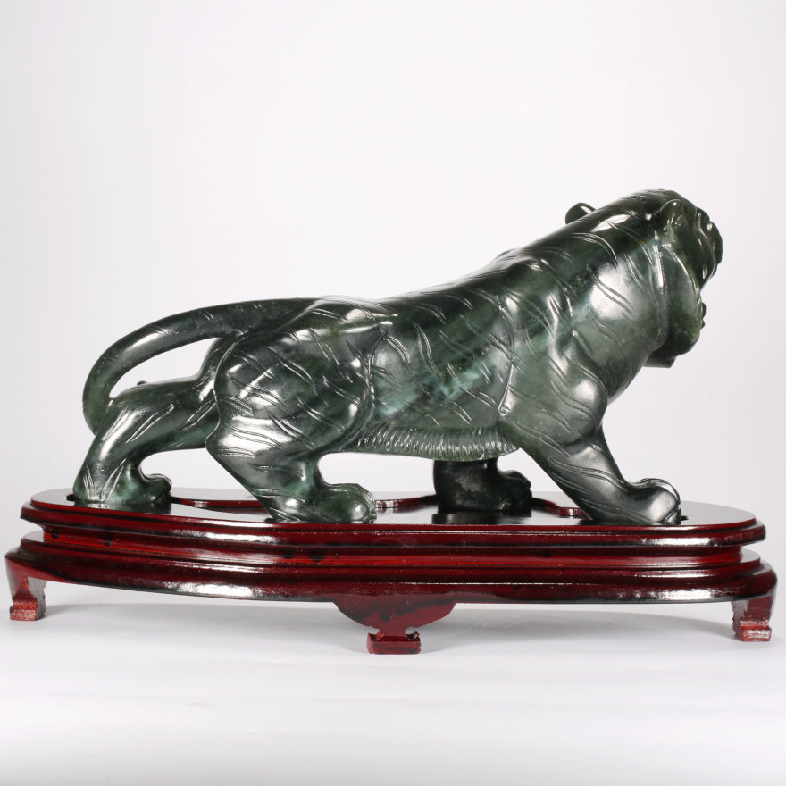 和田玉青玉老虎 摆件3873g - 拍卖