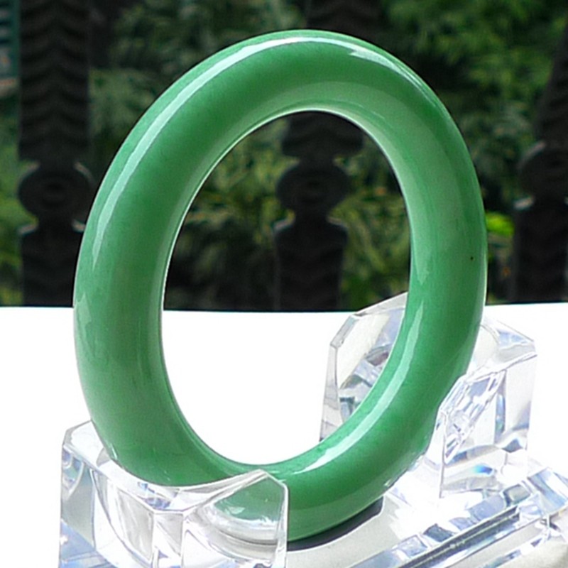 老坑种浅绿色翡翠手镯 (圈口53.5mm) 81.09g