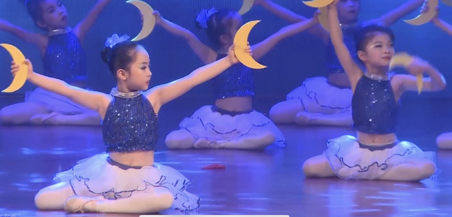 女童蓬蓬裙演出服六一新款小星星表演服幼儿园公主纱裙儿童舞蹈服