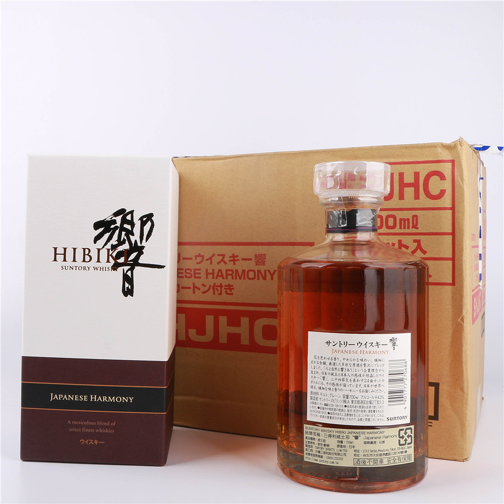 17.三得利 响牌威士忌一箱 43度700ml*6瓶