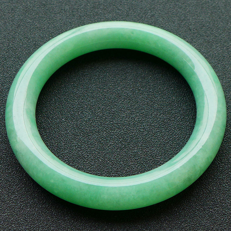 传承版 圈口55.9mm正品翡翠满绿圆条手镯59.23g