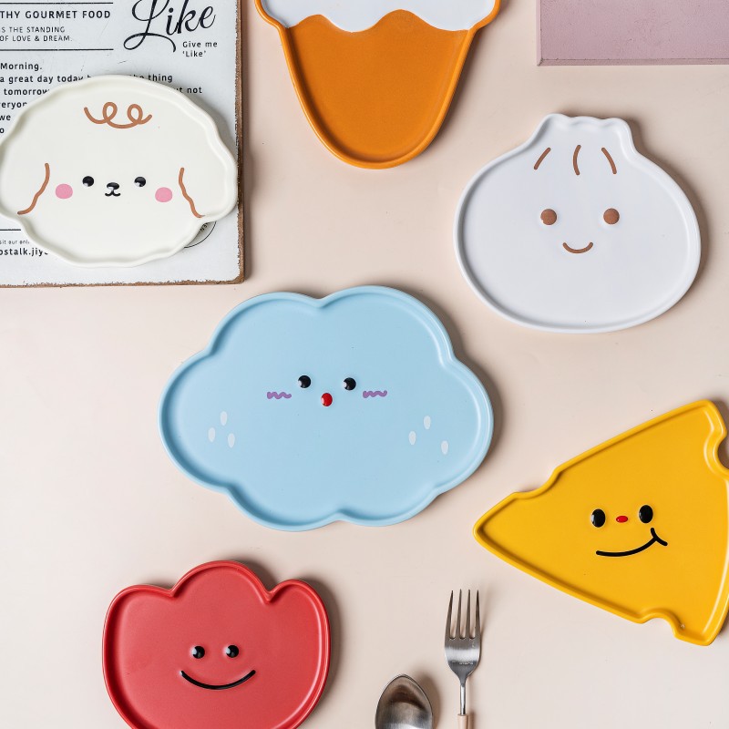 新款釉下彩陶瓷卡通创意早餐盘家用韩式造型小吃盘蛋糕甜品盘子