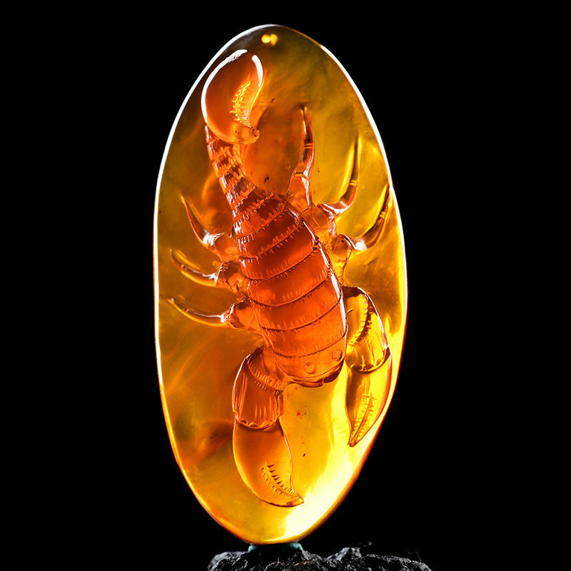 20.02g【强荧光】琥珀金红蝎子吊坠k1634